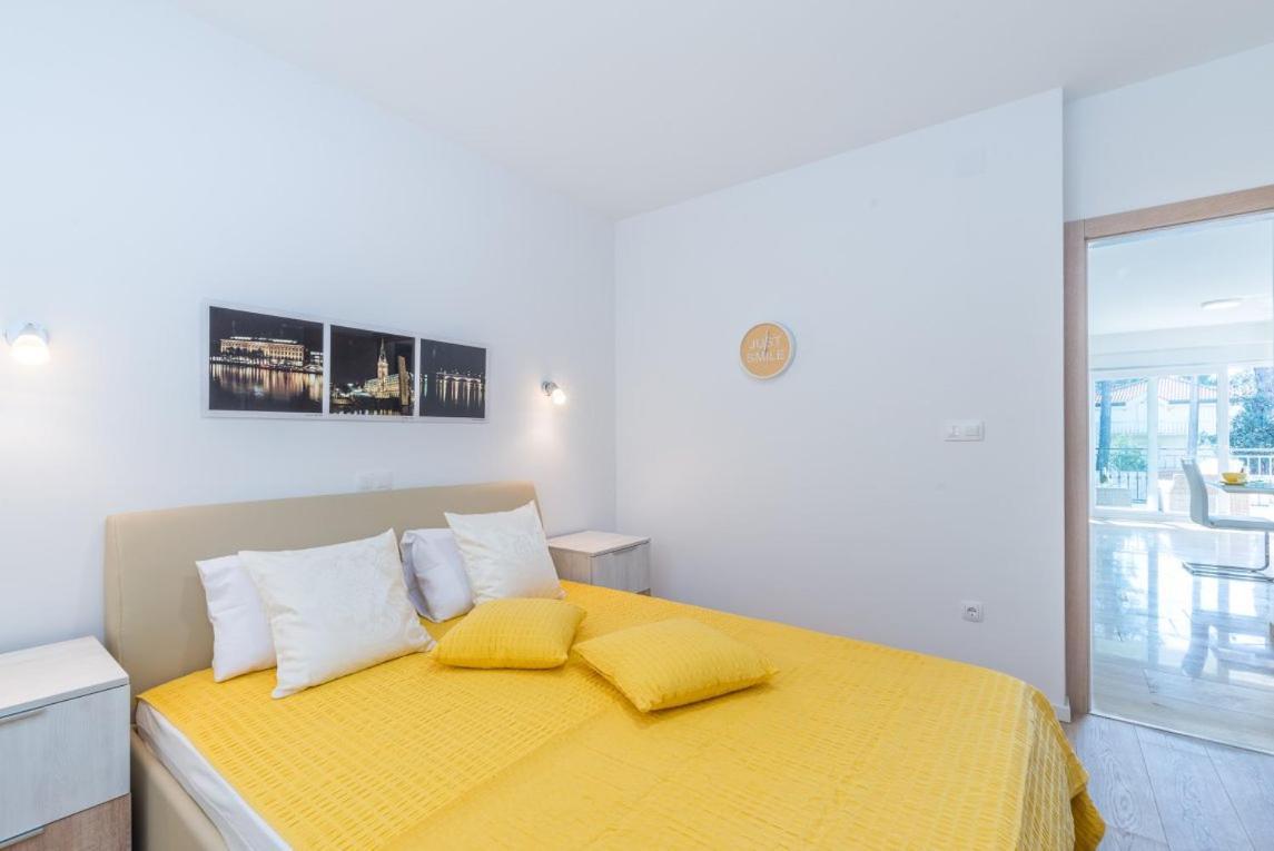 Apartmann วีร์ ภายนอก รูปภาพ