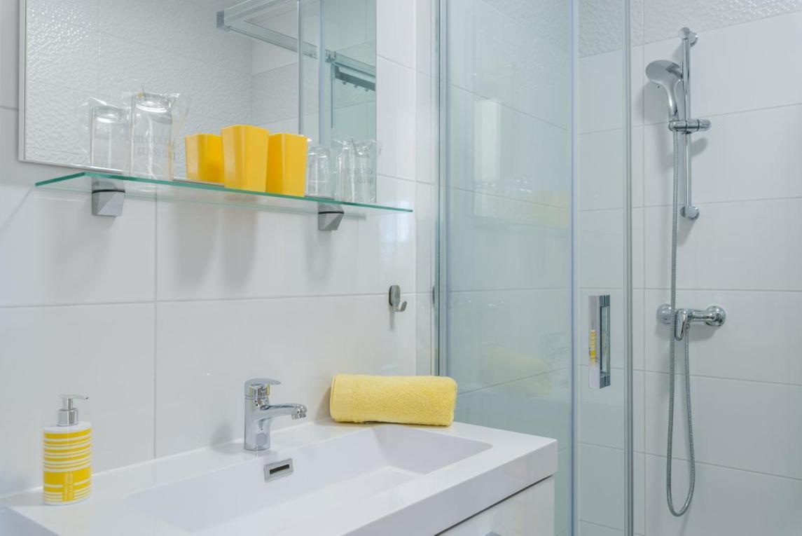 Apartmann วีร์ ภายนอก รูปภาพ