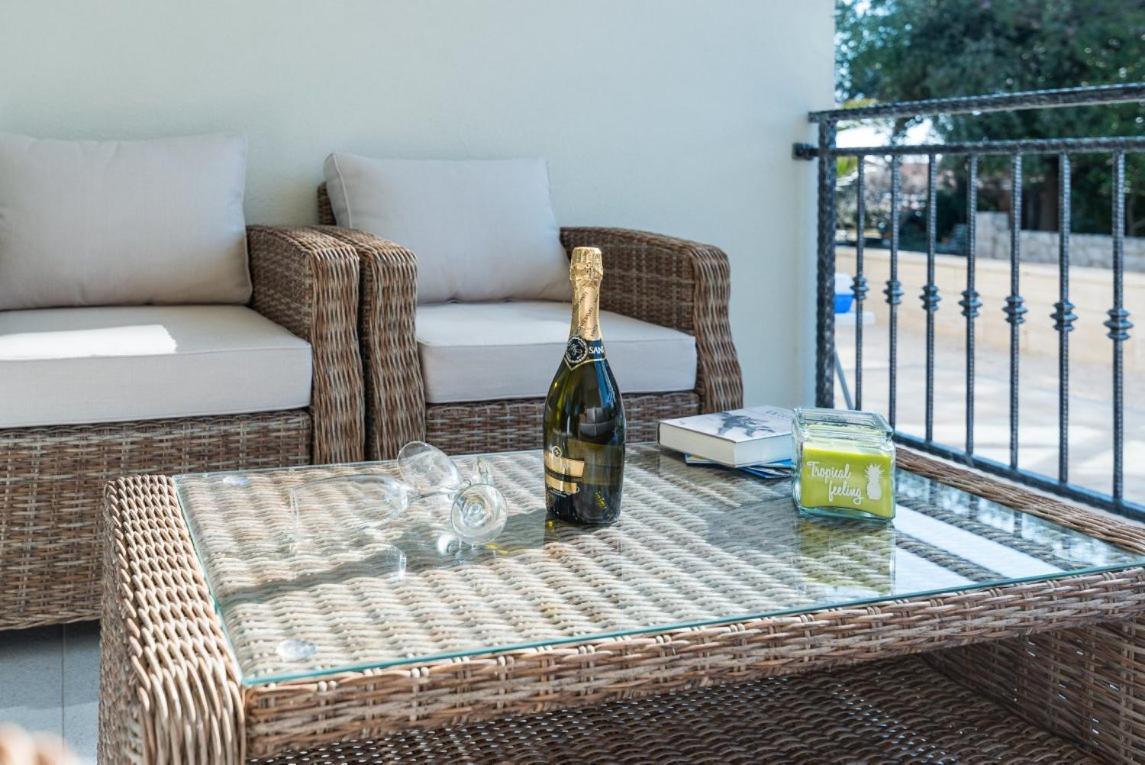 Apartmann วีร์ ภายนอก รูปภาพ