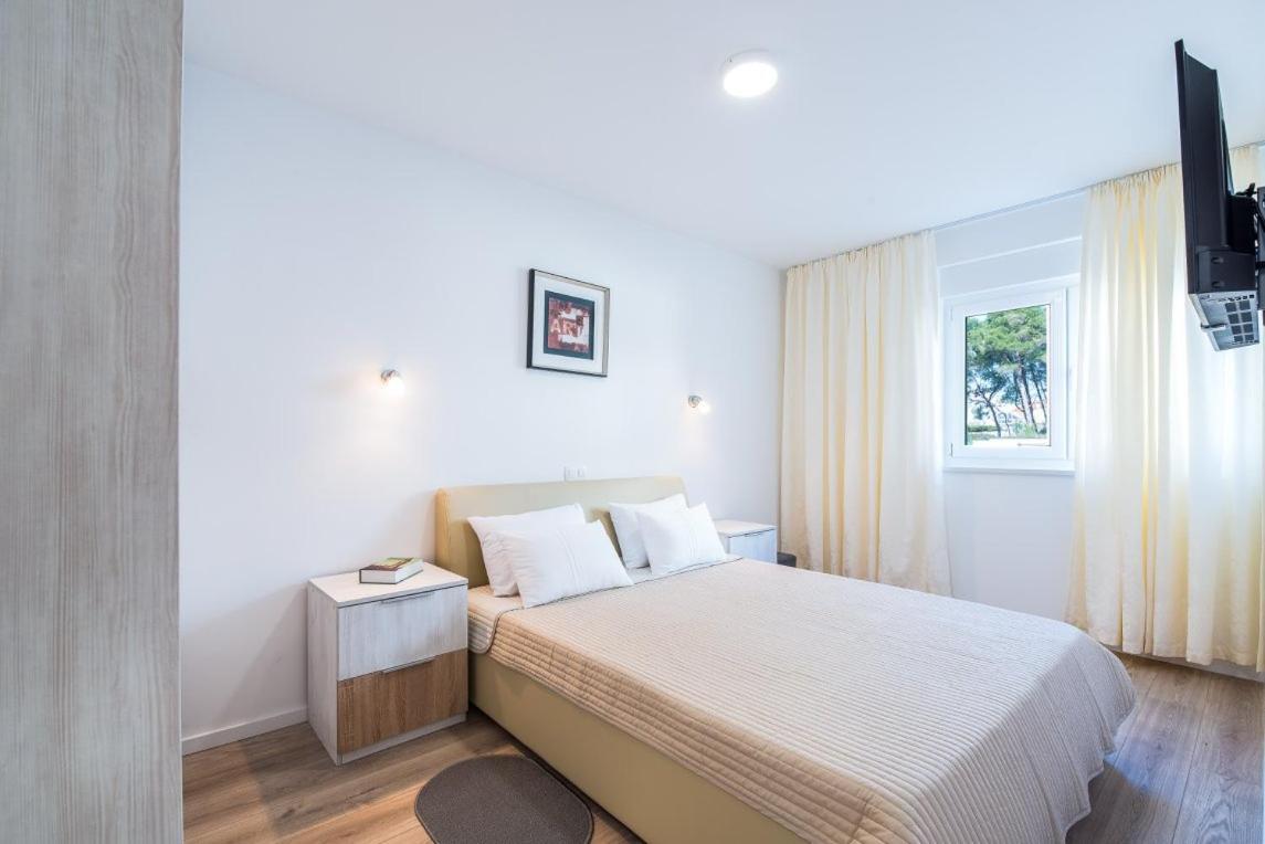 Apartmann วีร์ ภายนอก รูปภาพ