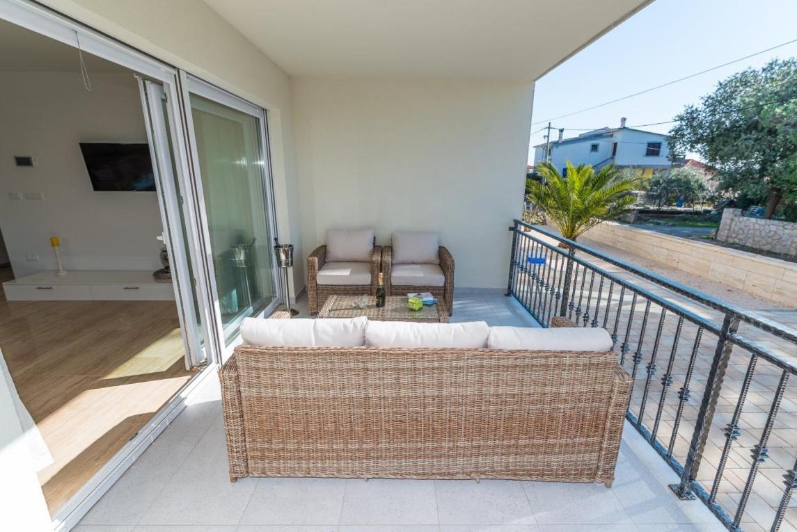 Apartmann วีร์ ภายนอก รูปภาพ
