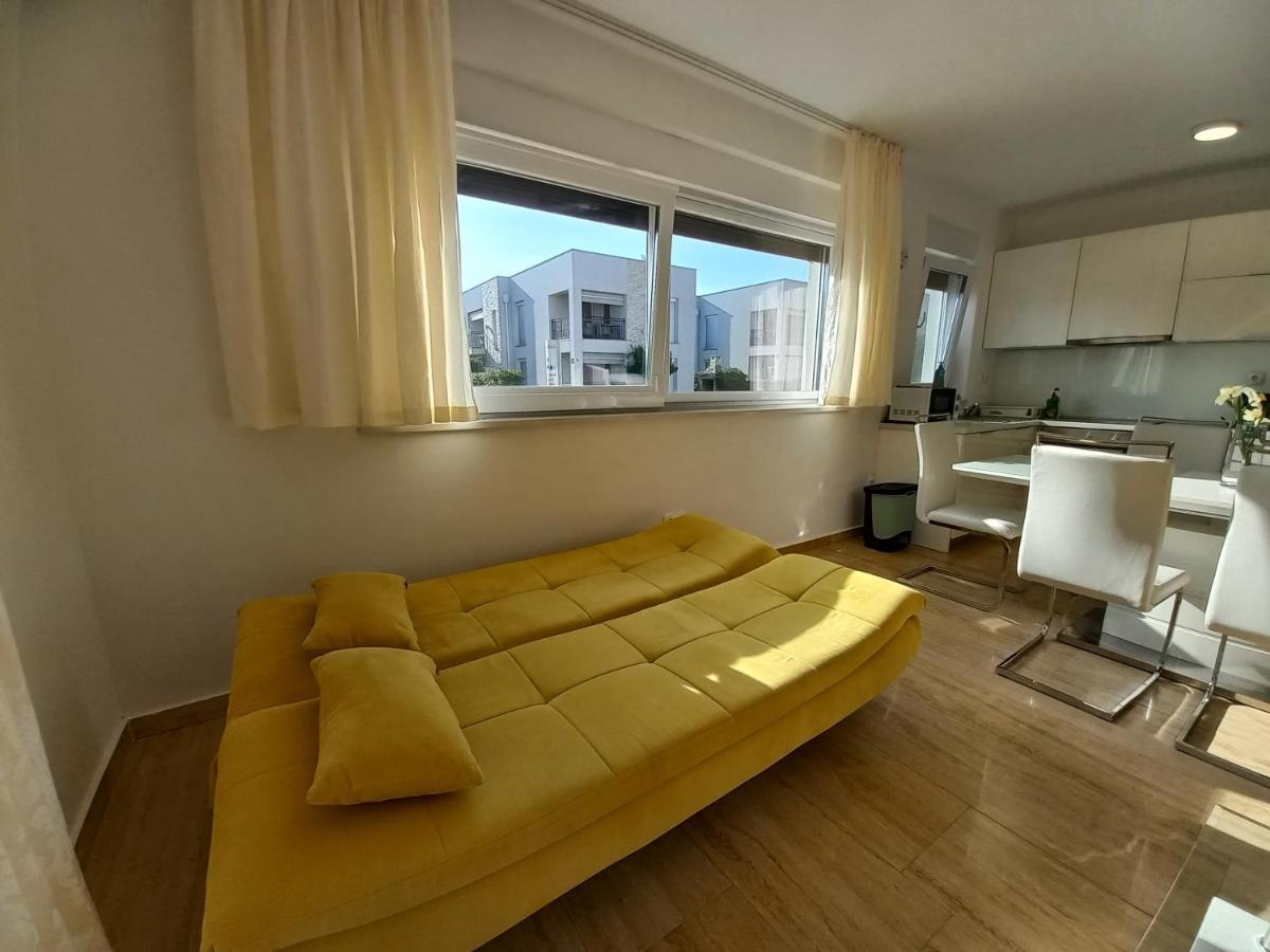 Apartmann วีร์ ภายนอก รูปภาพ