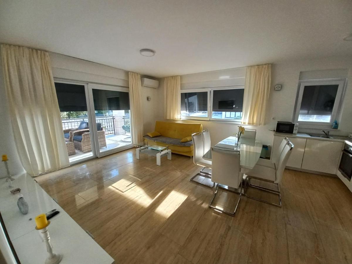 Apartmann วีร์ ภายนอก รูปภาพ